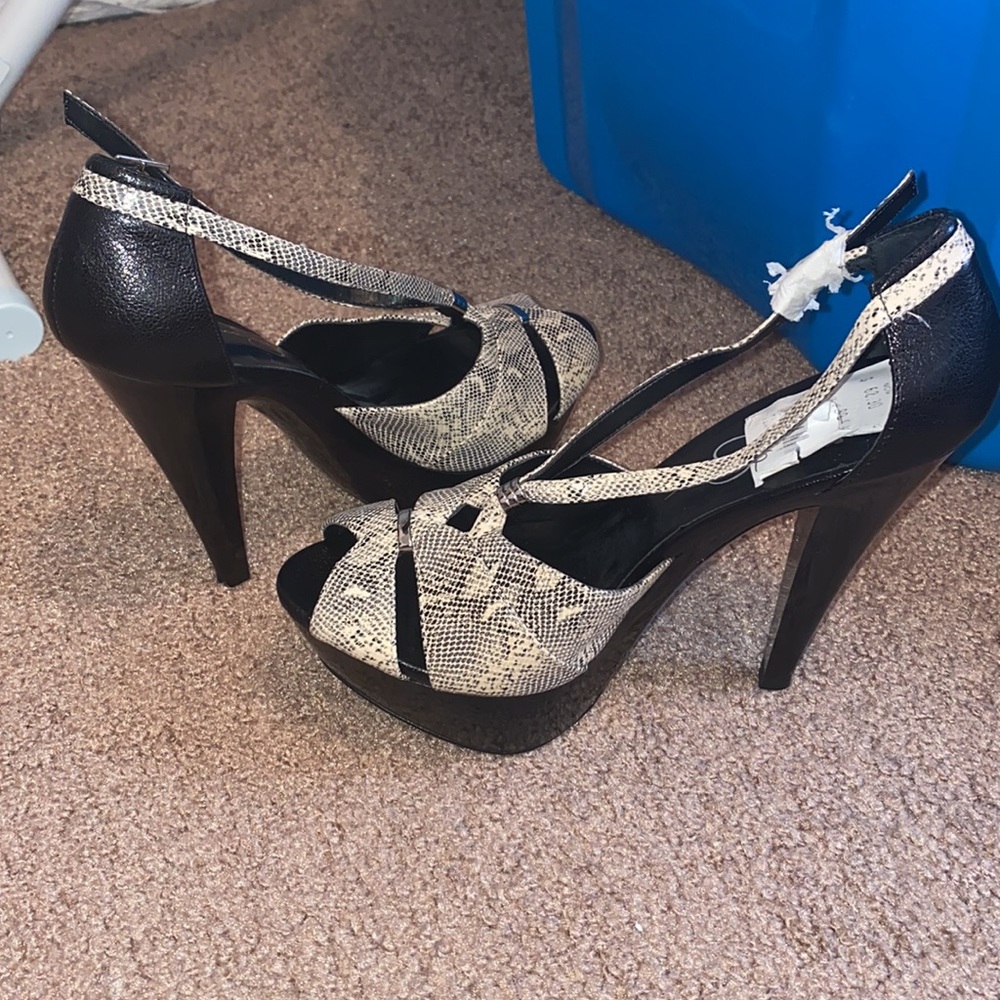 Jessica Simpson Heels - Picture 4 of 7